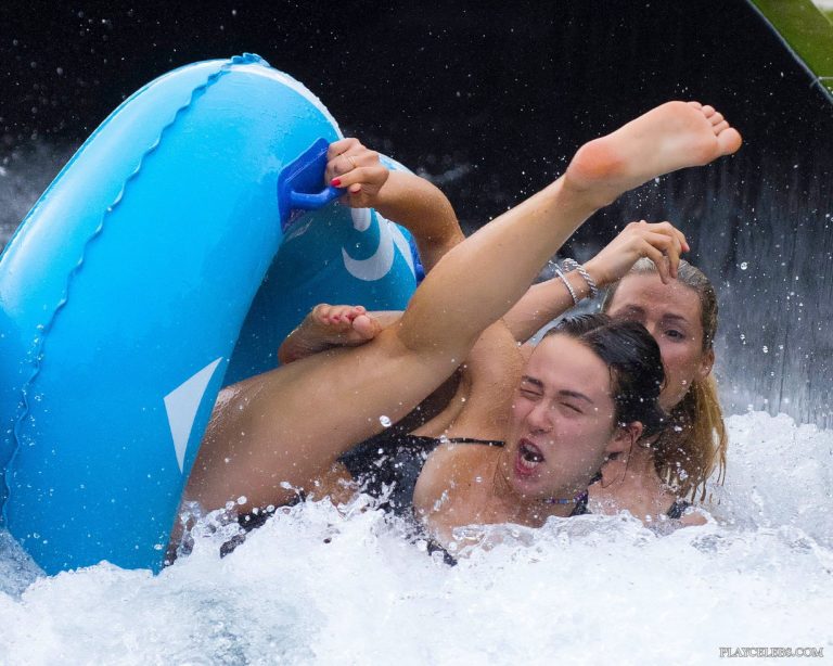 Read more about the article Michelle Hunziker and Aurora Ramazzotti Have Fun At The Waterslides
