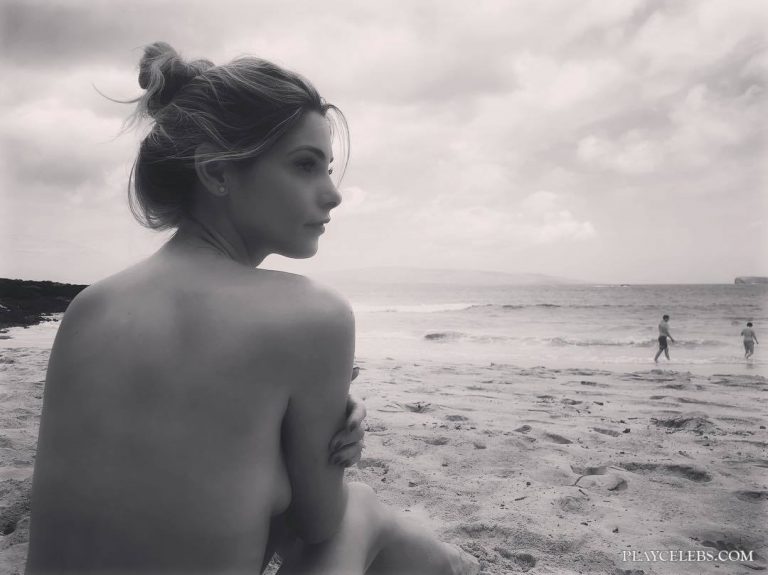 Read more about the article Ashley Greene Topless B&W Photo
