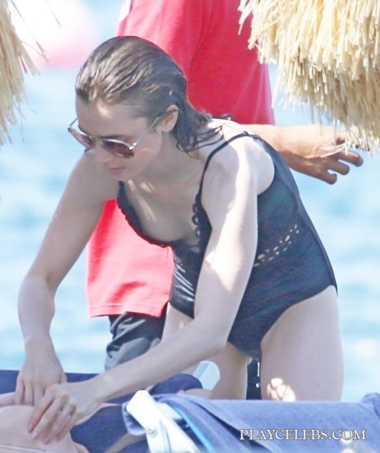 Read more about the article Lily Collins Nipple Slip And Bikini Shots
