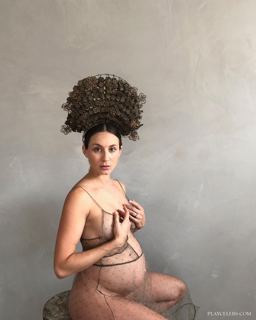 You are currently viewing Pregnant Troian Bellisario Posing Naked