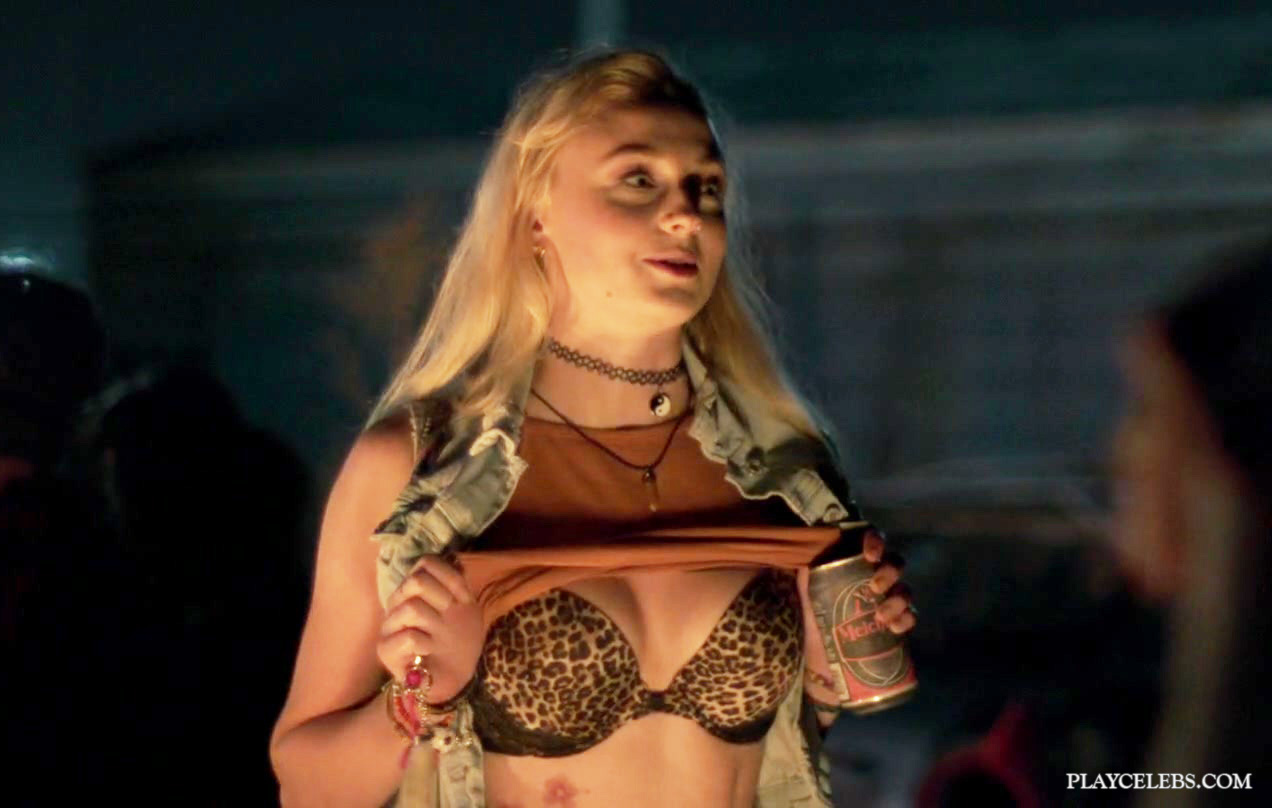 You are currently viewing Sophie Turner Sexy Bikini And Lingerie Scenes From JOSIE (2017)