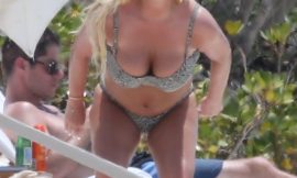 Jessica Simpson Exposing Her Puffy Body In Tight Bikini