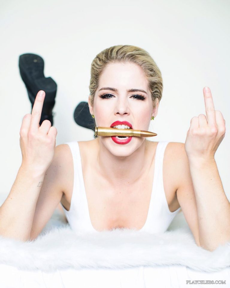 Read more about the article Emily Bett Rickards Poses Sexy And See Through