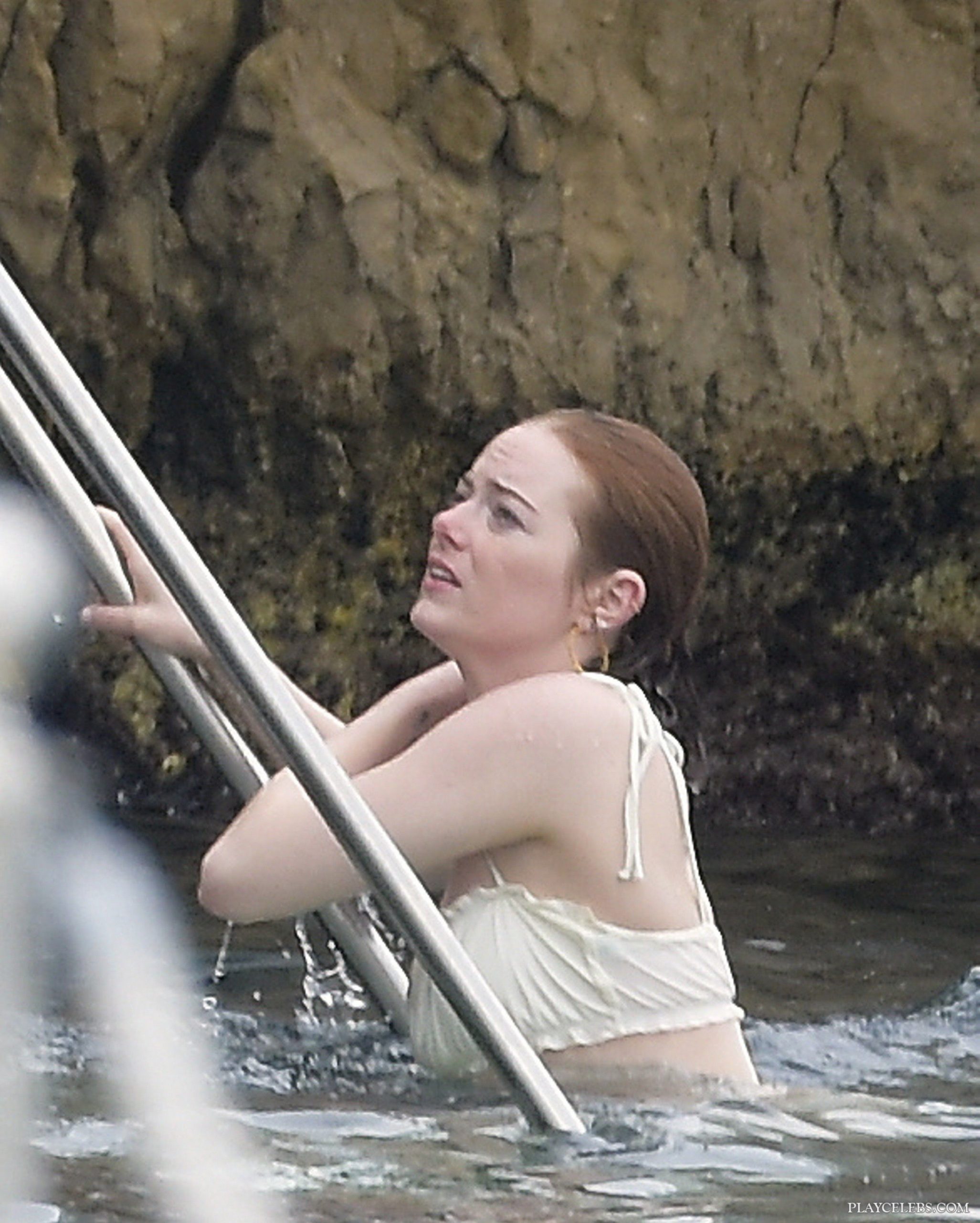 You are currently viewing Emma Stone Paparazzi Wet Bikini Shots