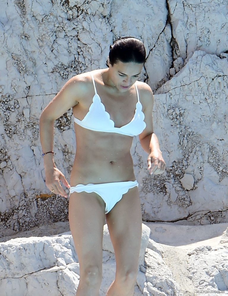 Read more about the article Michelle Rodriguez Caught Relaxing In Sexy White Bikini
