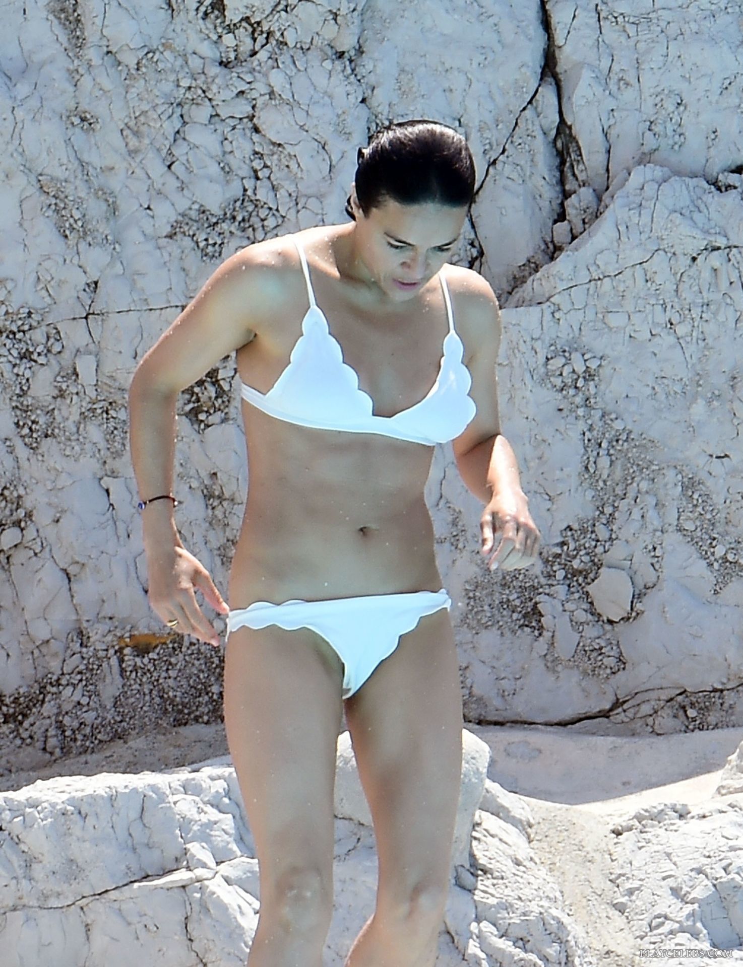 You are currently viewing Michelle Rodriguez Caught Relaxing In Sexy White Bikini