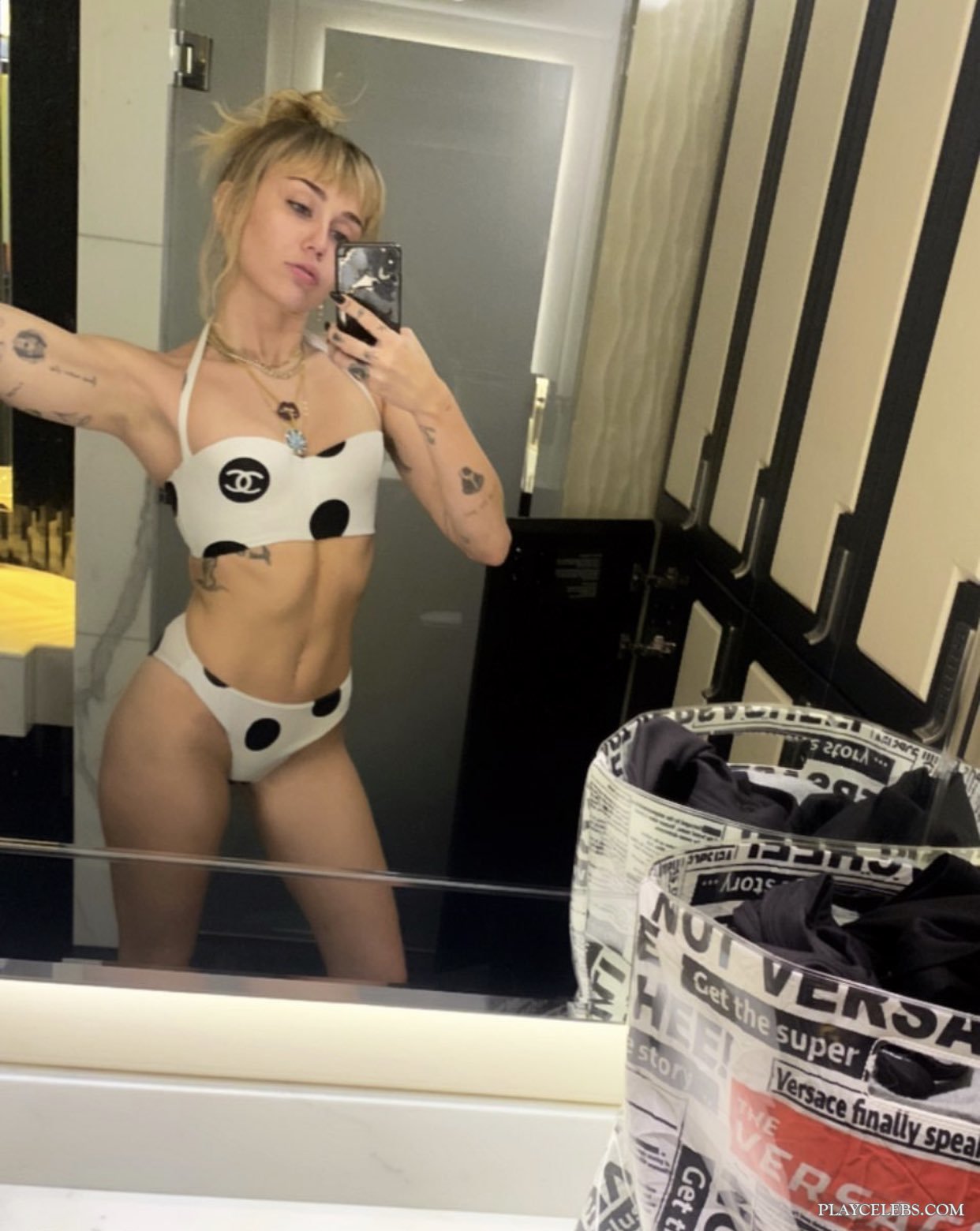 You are currently viewing Miley Cyrus Topless And New Bikini Photos