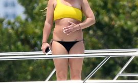 Britney Spears In Sexy Bikini On A Yacht