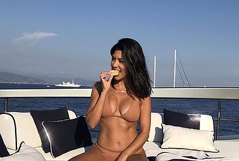 Kourtney Kardashian naked