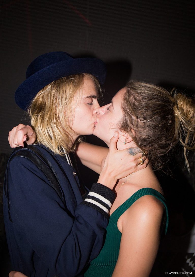 Read more about the article Cara Delevingne & Ashley Benson Sexy Outdoors Moments