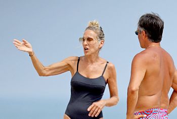 Sarah Jessica Parker Sunbathes In Tight Swimsuit On A 