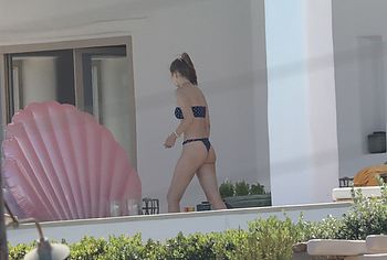 Gigi Hadid & Bella Hadid nude