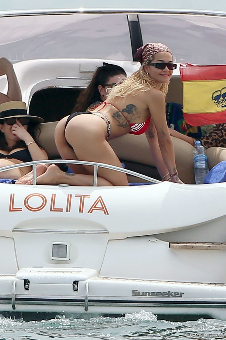 Read more about the article Rita Ora Shows Off Her Amazing Ass In Bikini