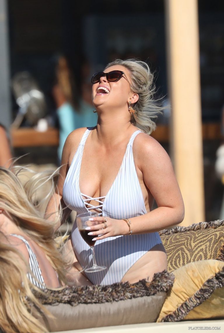 Read more about the article Emily Atack Paparazzi Swimsuit Beach Photos