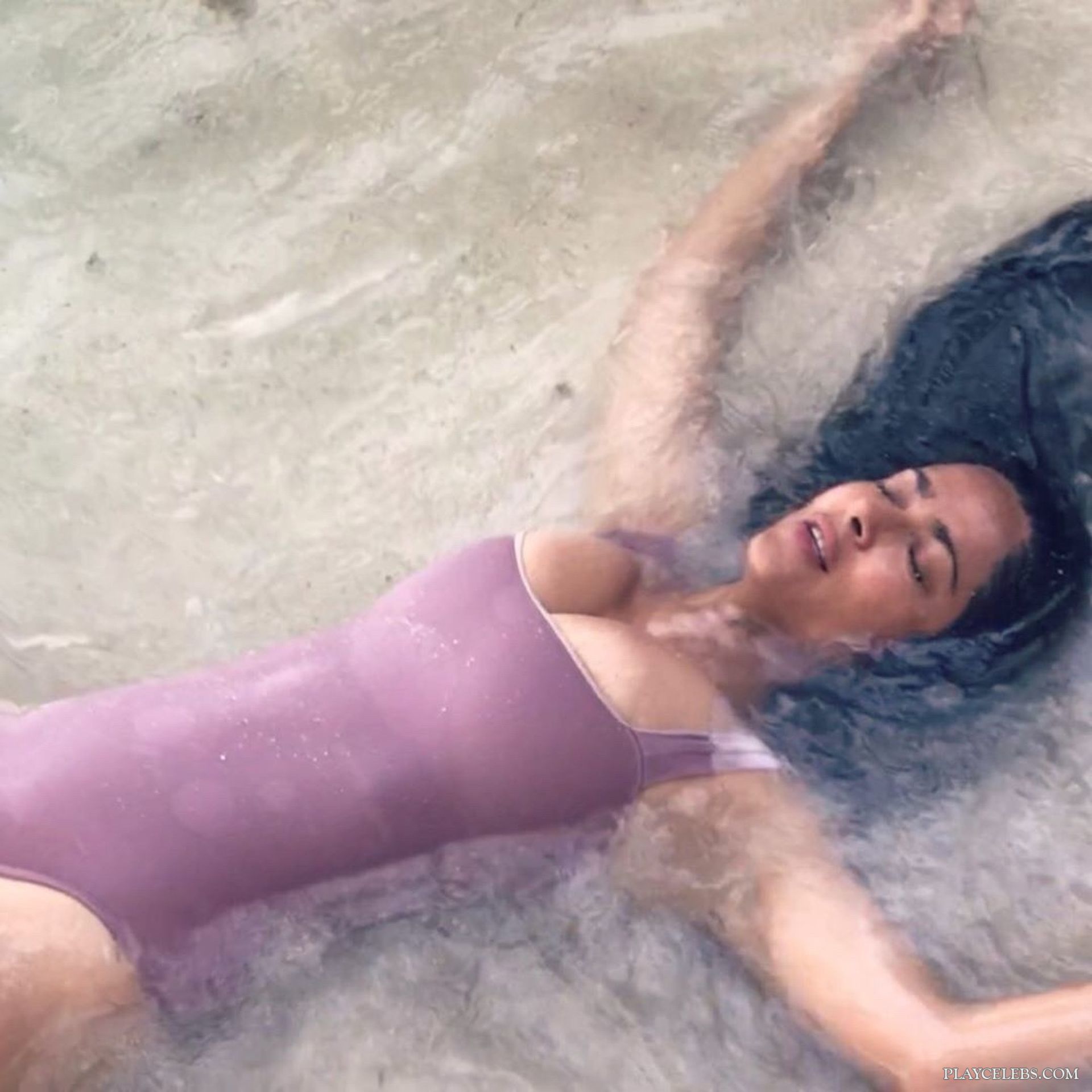 You are currently viewing Salma Hayek Huge Boobs In Wet Swimsuit