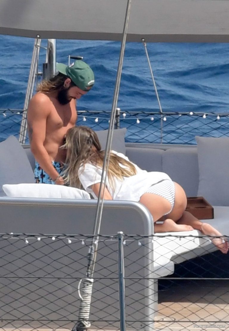 Read more about the article Heidi Klum Topless And Naughty Yacht Photos
