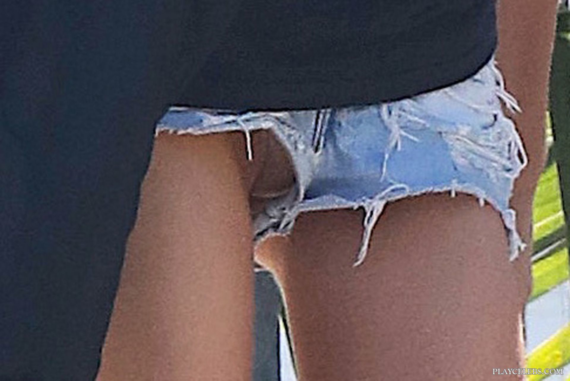 You are currently viewing Stella Maxwell Flashing Her Tiny Panties In Short Shorts