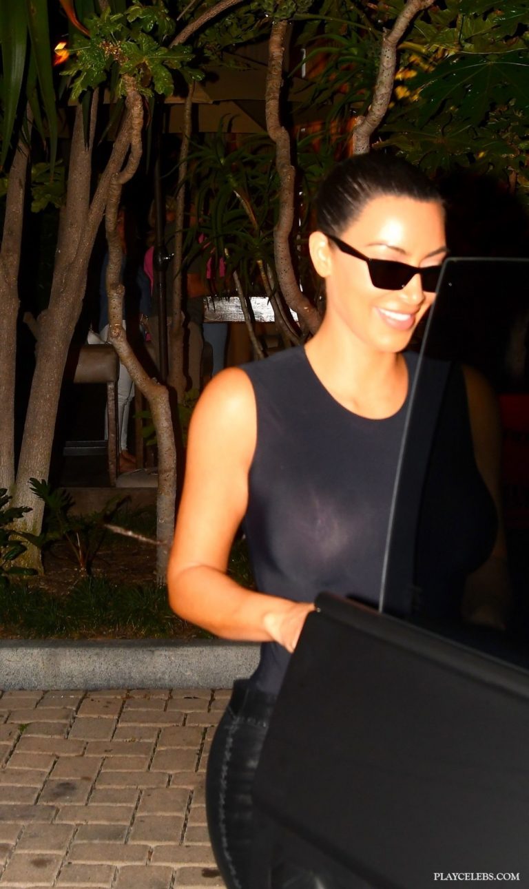 Read more about the article Kim Kardashian See Through Tits Photos
