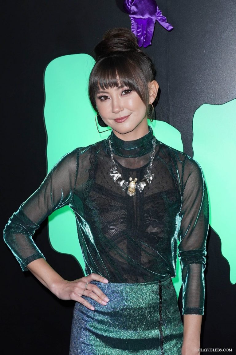 Read more about the article Actress Kimiko Glenn See Through And Sexy Pictures