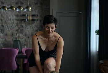 Hollywood Star Carrie Anne Moss Nude And Sexy Photos - PlayCelebs.net