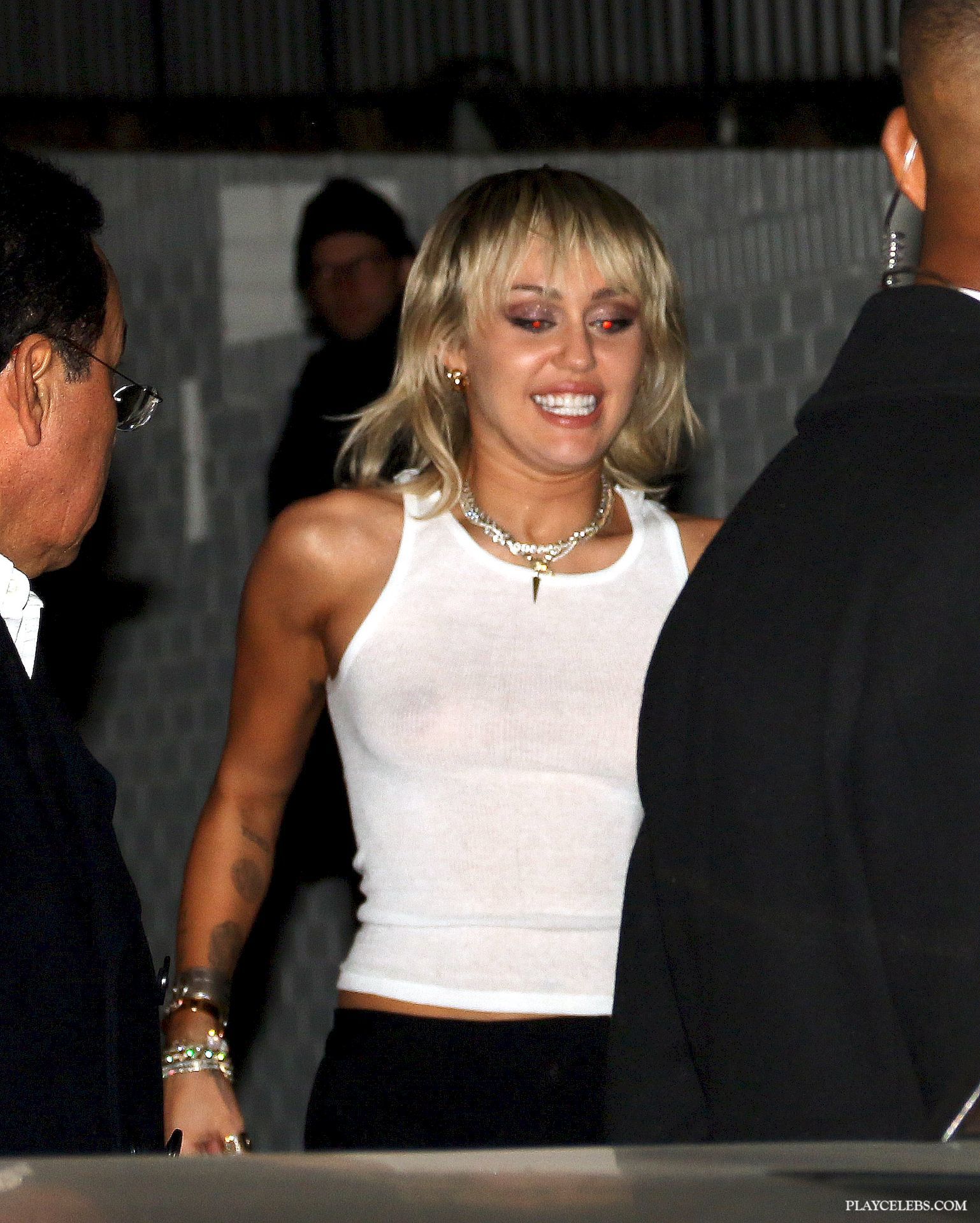 You are currently viewing Miley Cyrus See Through Top On Public
