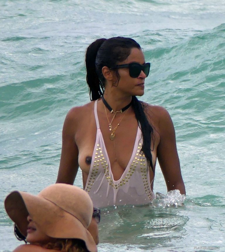 Read more about the article Claudia Jordan Nude Tits And Wet Pussy In Bikini