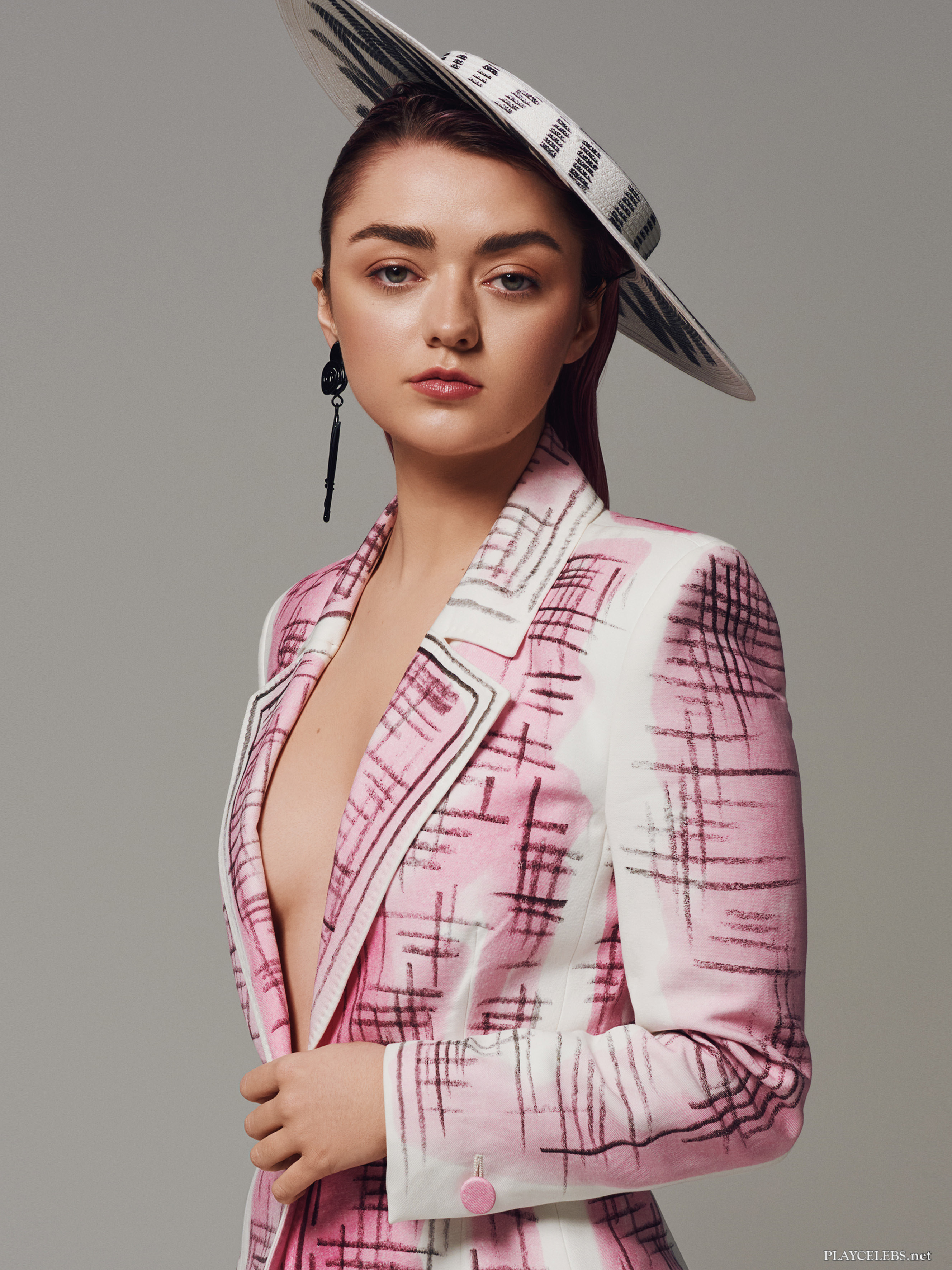 Maisie Williams See Through And Sexy Photos  (more…)View On