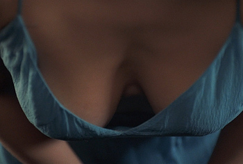 Jennifer Love Hewitt cleavage