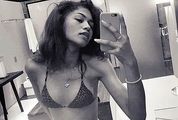 Zendaya leaked nude selfie