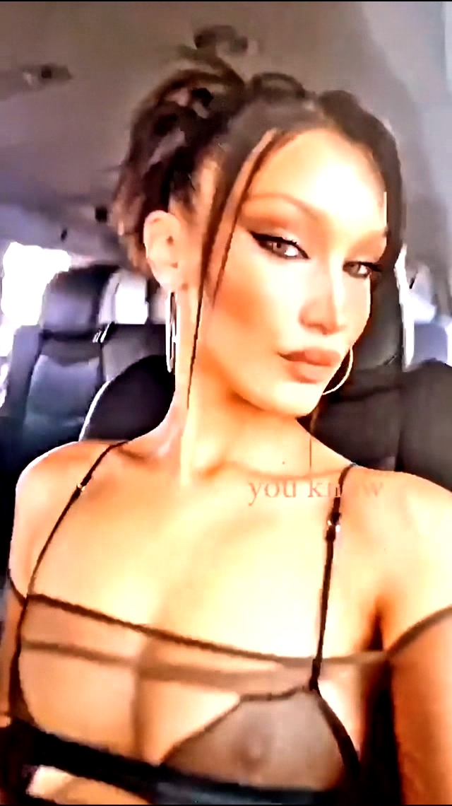 Read more about the article Bella Hadid NipSlip And Deep Cleavage Photos