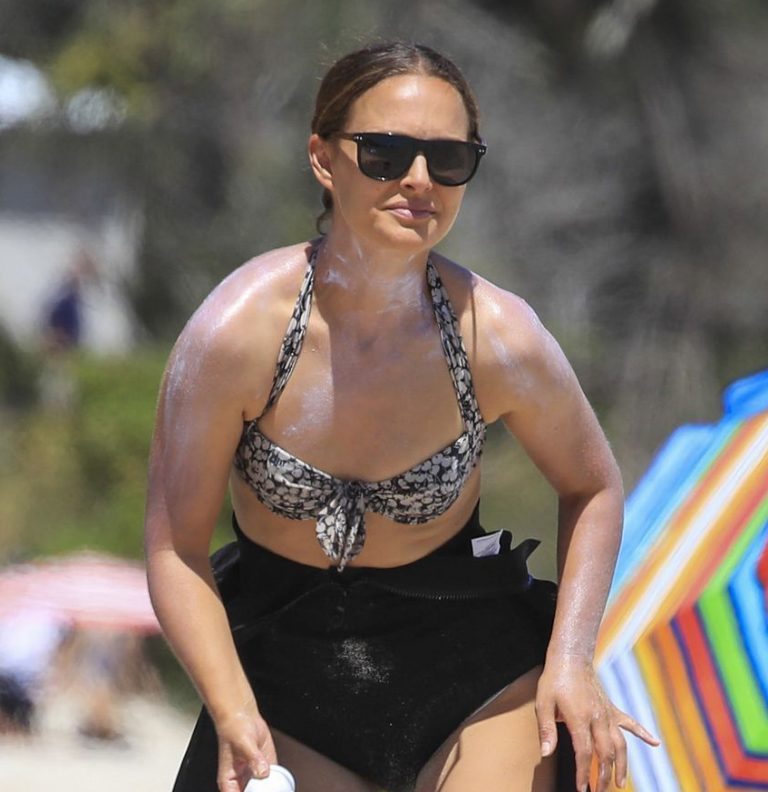 Read more about the article Natalie Portman Paparazzi Sexy Bikini Beach Photos