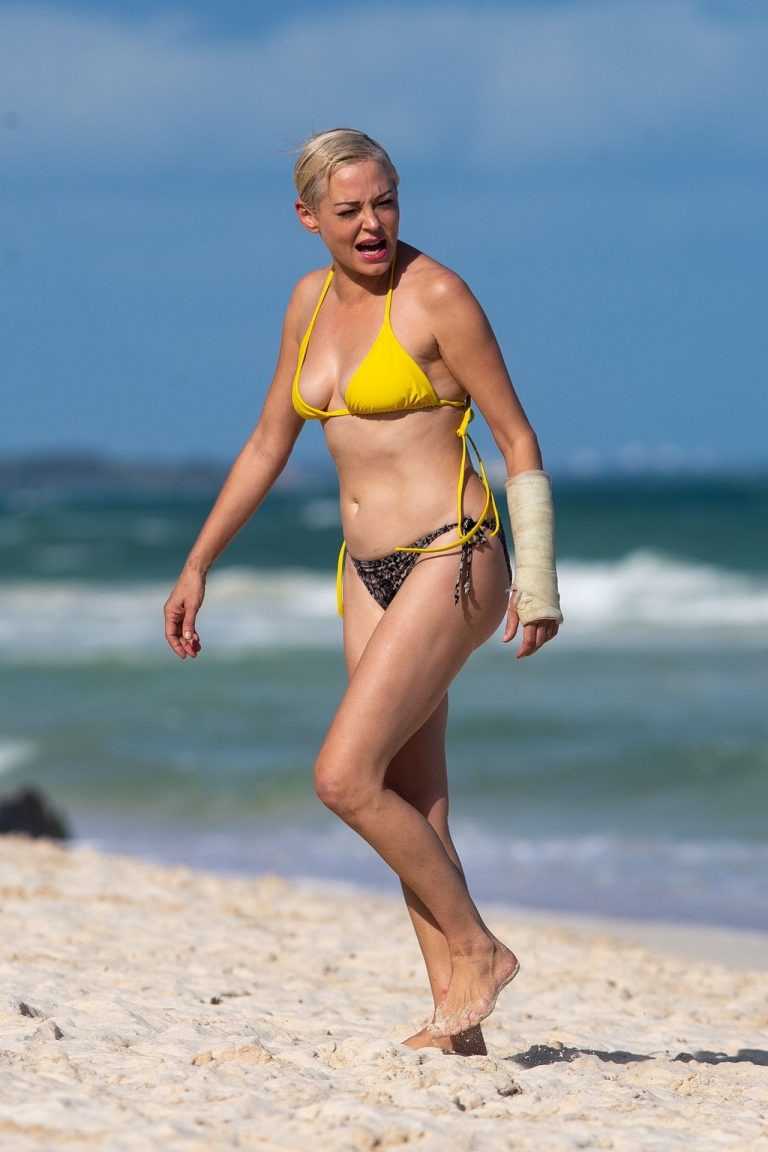 Rose McGowan Sunbathing In Sexy Bikini