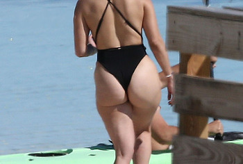 Jennifer Lopez ass shots