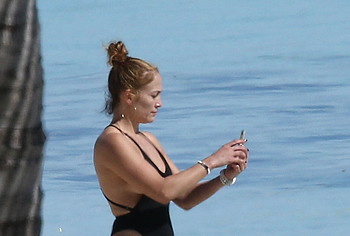 Jennifer Lopez leaked ass selfie