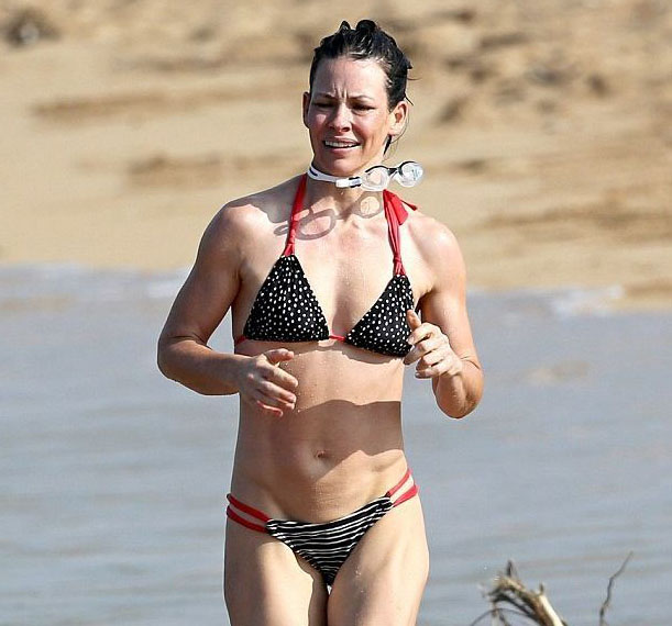 You are currently viewing Evangeline Lilly Paparazzi Bikini Beach Photos