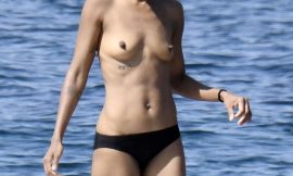Zoe Saldana Caught By Paparazzi Topless