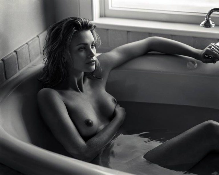 Read more about the article Natasha Henstridge Nude And Sexy Bikini Photos