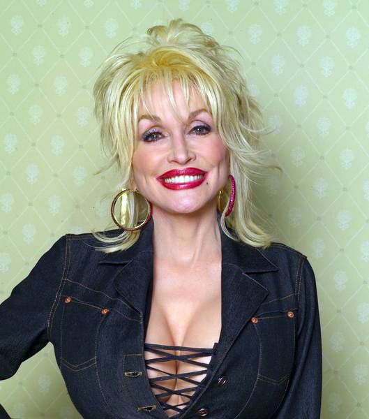 Read more about the article Dolly Parton Sexy And Lingerie Photos