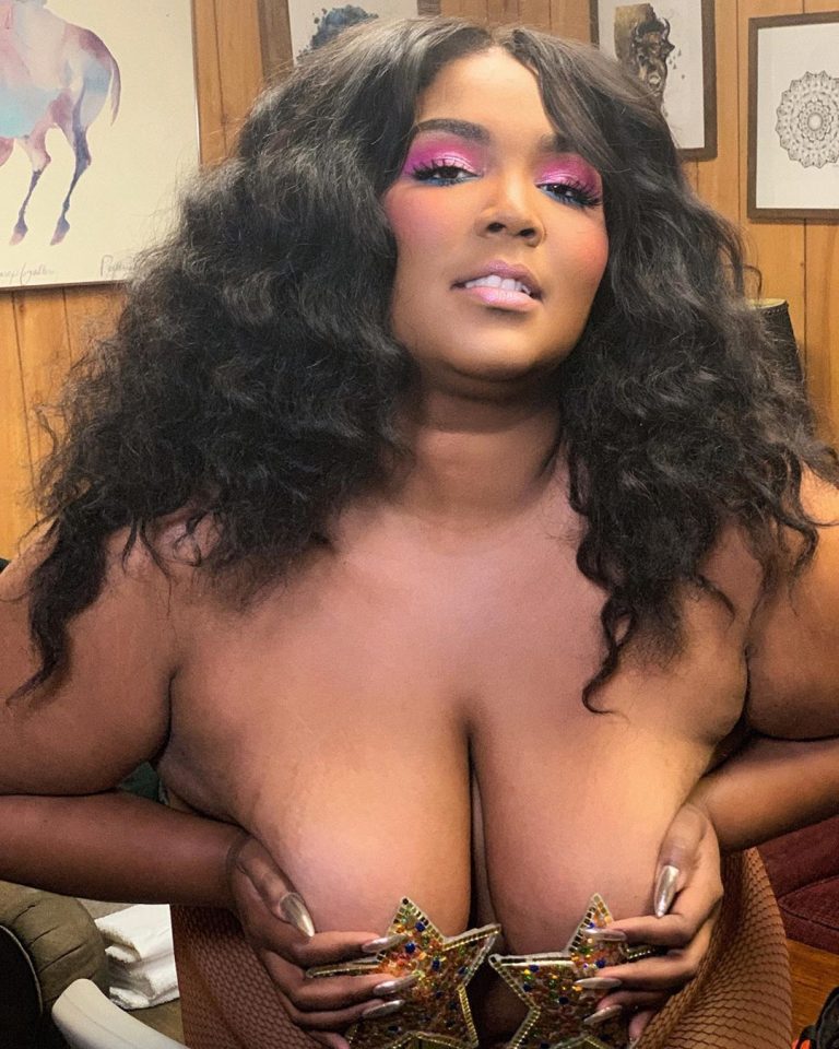 Read more about the article Lizzo Nude And Sexy Bikini Photos