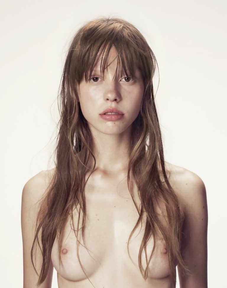 Read more about the article Mia Goth Nude Pussy And Sexy Photos