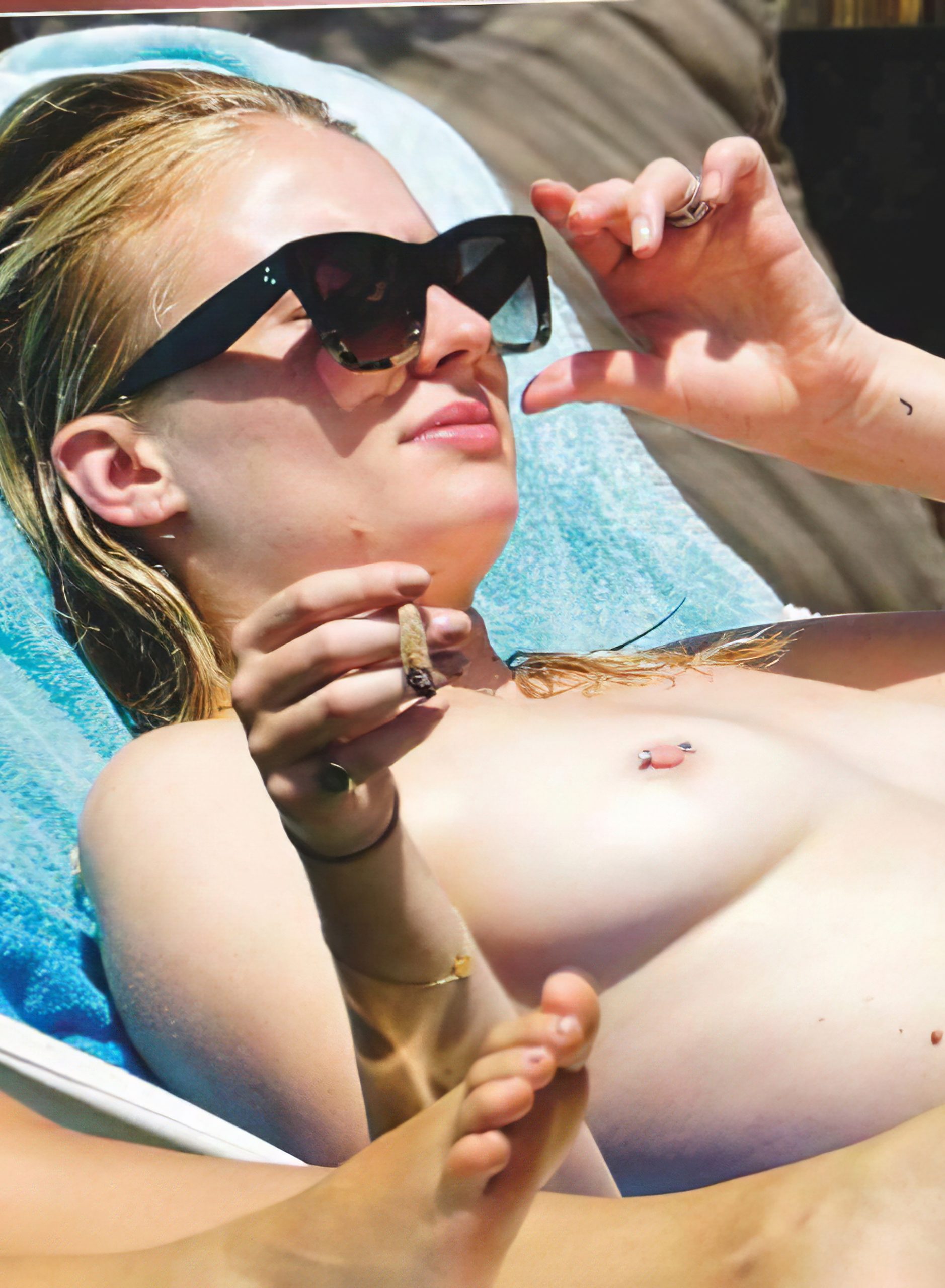 You are currently viewing Sophie Turner Nude And Pregnant Bikini Photos