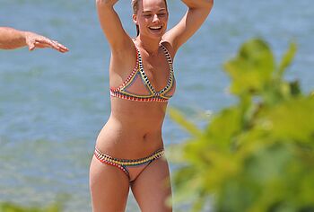 Margot Robbie topless beach pics