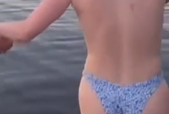 Maisie Williams ass