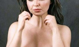 Samantha Hanratty Nude And Sexy Photos