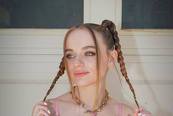 Joey King Nude And Sexy Photos