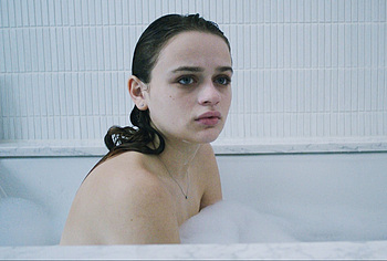 Joey King Nude And Sexy Photos