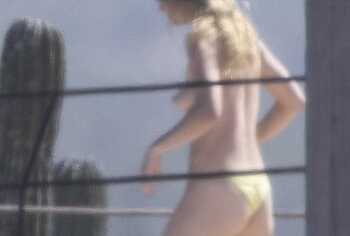 Olivia Wilde nude tits and nipslip pics