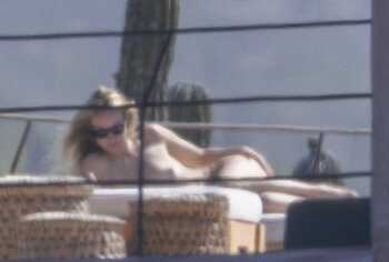 Olivia Wilde nude tits and nipslip pics