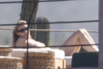 Olivia Wilde nude tits and nipslip pics