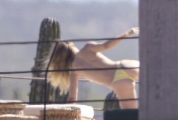 Olivia Wilde nude tits and nipslip pics